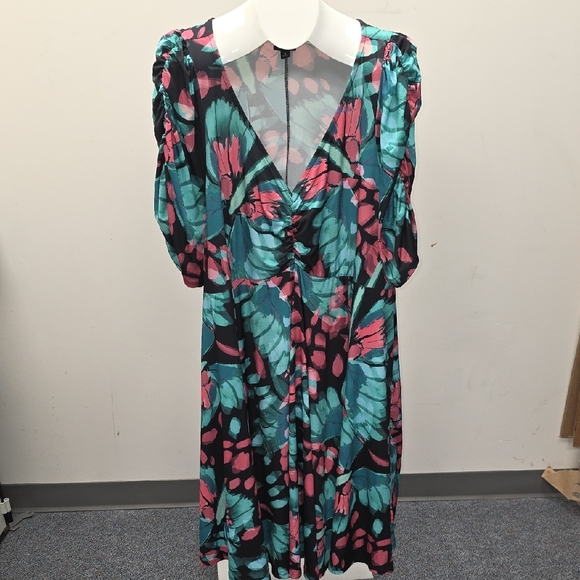 torrid Pastel Floral Top in Mint & Soft Pink - Picture 2 of 10